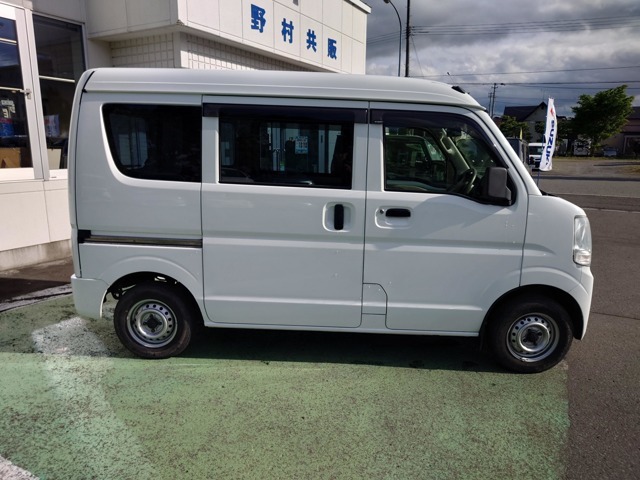 自社整備工場にて点検・整備・アフターサービスを行なっております。新車・中古車販売、整備・板金、各種保険、ロードサービス等も行なっておりますのでどうぞお気軽にご来店、お問合せ下さい！！