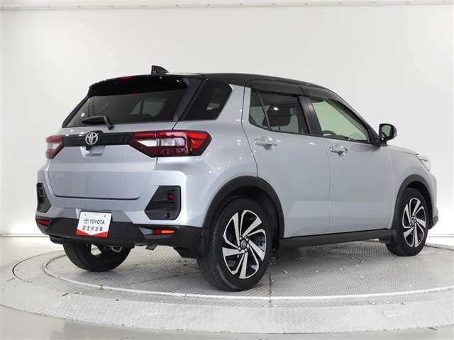 徹底した洗浄　室内もボディーも隅々までリフレッシュ！　室内の洗浄・消臭・除菌　外回りも徹底的にピカピカ仕上げ。