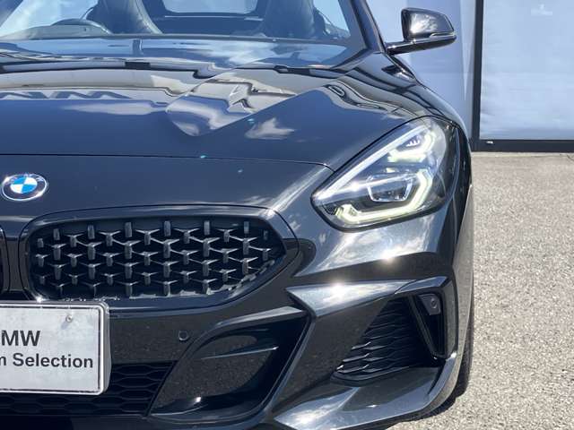 また、BMW正規認定中古車は、エマージェンシーサービスが自動付帯。24時間365日、皆様のカーライフをサポート致します。確かな安心のうえで、「駆けぬける歓び」をご堪能ください。
