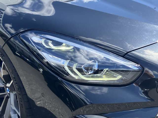 また、BMW正規認定中古車は、エマージェンシーサービスが自動付帯。24時間365日、皆様のカーライフをサポート致します。確かな安心のうえで、「駆けぬける歓び」をご堪能ください。