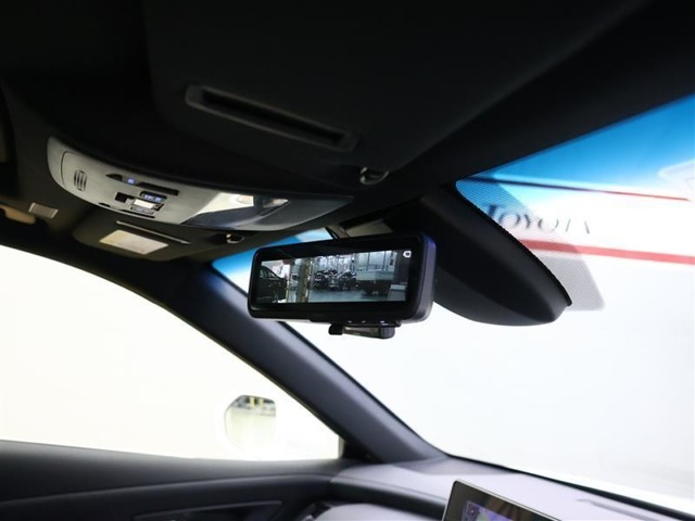 【デジタルインナーミラー】車両後方カメラの映像をインナーミラー内のディスプレイに表示。視界を遮るものがない映像で、後方の安全確認がより快適になります。一度お店でご確認して下さい！！