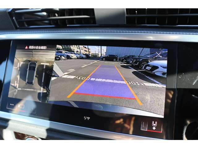 リアビューカメラ＆アウディパーキングシステム。