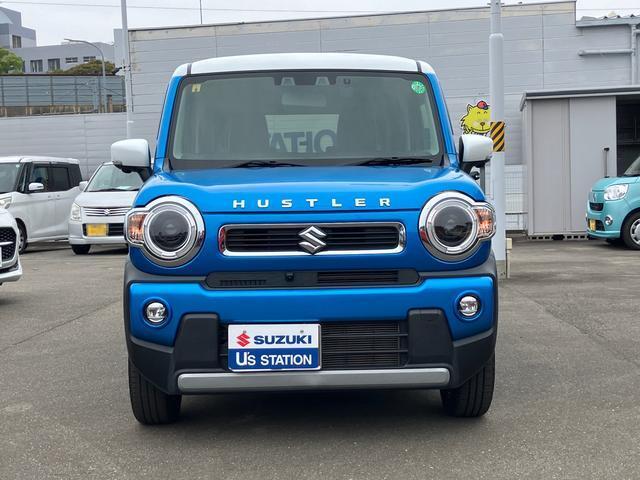 丸いヘッドライトが魅力の個性的なフロントデザイン！白い光・ハイレスポンス、低燃費の【LEDヘッドランプ】！霧など悪天候で視界が悪いときに路面を照らし安全性を向上させる【LEDフォグランプ】。
