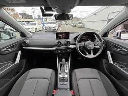 見通しの良いコックピットは普段のドライブに最適。運転しやすいお車となります。