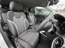 各種ブランドのシートカバーの取り扱いもございます。また、弊社オリジナルフロアマットもご用意しております。自慢の愛車をアレンジしてみてはいかがでしょうか。