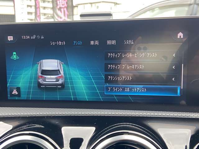 LIBERALAでは多種多様の車種をご用意させていただいております。お客様がご納得いくまで、そのお車の持つ特性を五感すべてで感じ取っていただける場をご提供します。