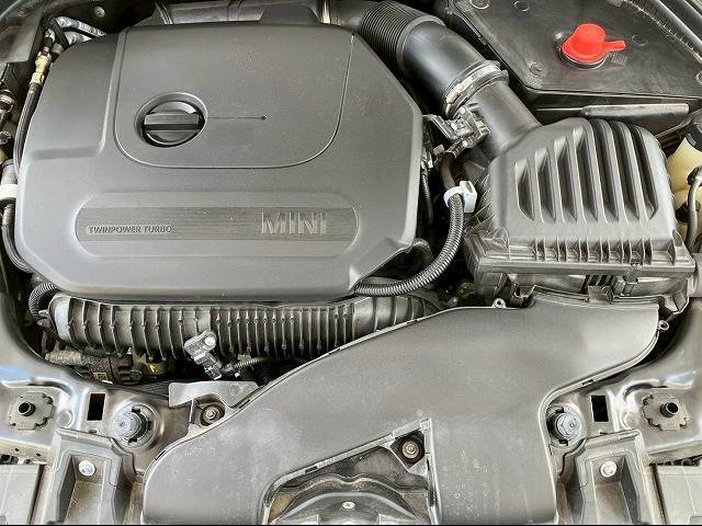 有償の修理保証「GS　WARRANTY」　をご用意。初年度登録13年未満10万km以下の輸入車まで加入でき、保証範囲も広く、輸入車238種類，無料ロードサービスも付いています。