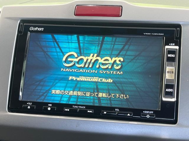 【純正ナビ】人気の純正ナビを装備しております。ナビの使いやすさはもちろん、オーディオ機能も充実！キャンプや旅行はもちろん、通勤や買い物など普段のドライブも楽しくなるはず♪