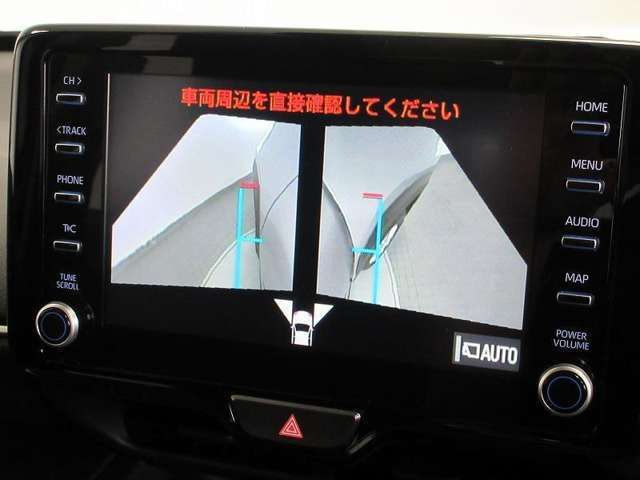 車両の前後左右に取り付けられた4つのカメラにより、運転席からの目視だけでは確認しにくい車両周囲の状況を表示します。