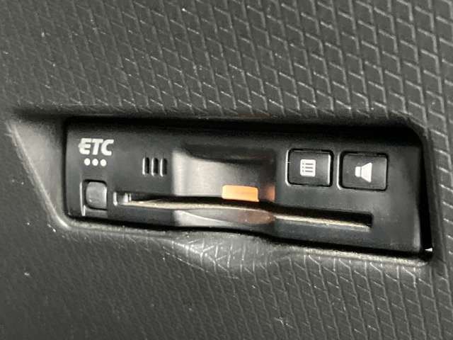 ETCで高速代の支払いもスムーズ！カードを持っていればご納車日当日からご利用いただけます。別途セットアップ料が必要です。