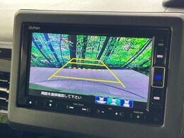 【バックカメラ】駐車時に後方がリアルタイム映像で確認できます。大型商業施設や立体駐車場での駐車時や、夜間のバック時に大活躍！運転スキルに関わらず、今や必須となった装備のひとつです！