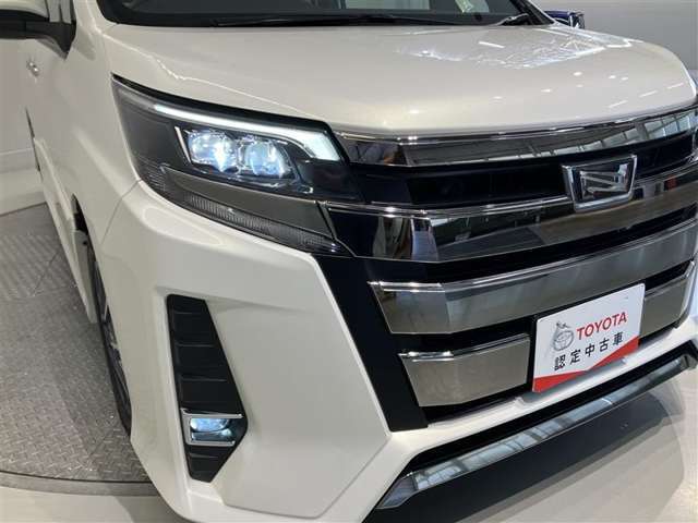 LEDヘッドライトです。デザイン性がよくとても明るいので、夜間の走行や悪天候でも安心です。しかも長寿命！