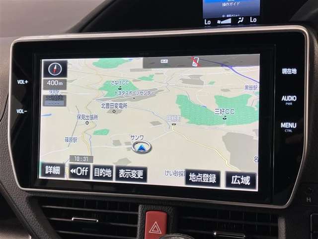 純正ナビを装備。タッチパネル式で使いやすく、お出かけもラクラクです。