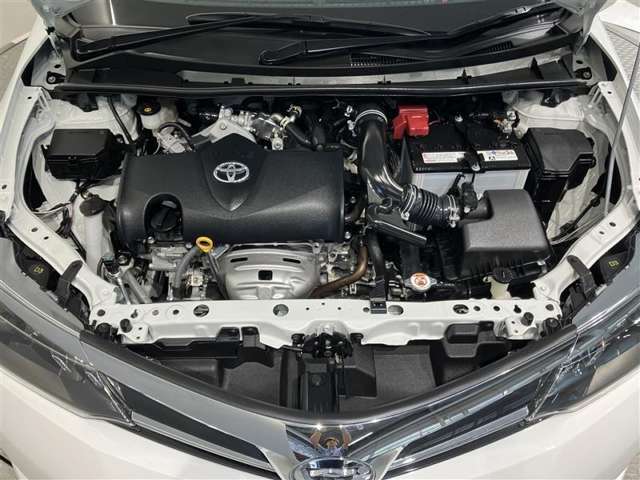 エンジンルーム普段は見えないエンジンルームですが、お手入れが大切な場所ですね。トヨタカローラ名古屋のU-Carはエンジンルームも仕上げております