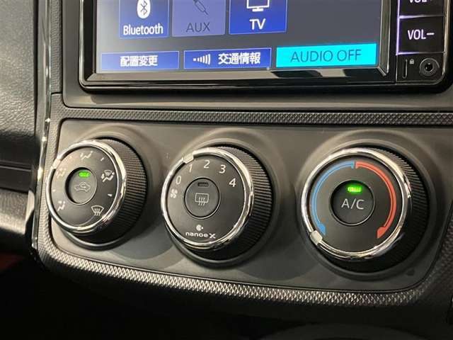 マニュアルエアコンになります