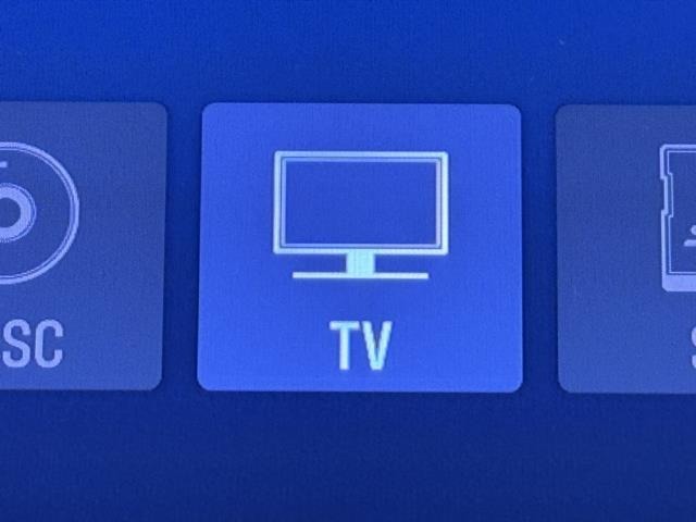 TVが見れるチューナーを装備しています。　新しい車でも付いていないことで、TVが見れない事も多々あるので要チェックです。