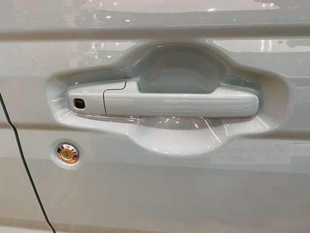 運転席は使用感などなくきれいな状態です！匂いなど気になる方は是非ご来店ください。