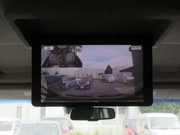 フリップダウン後席モニタ-装備！TVやDVD視聴が出来ます。快適なドライブやご旅行などに最適ですね♪