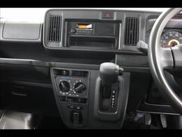 ◆弊社はクルマ年間約9000台を取引（グループ各社含む）！当店では専属のバイヤーが厳選した車輌のみ小売販売しております。また、展示車は全て第三者機関が査定済みです。