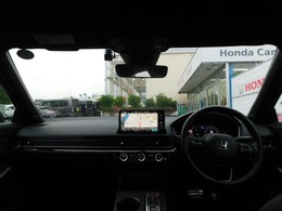 フロントガラス・運転視界になります。当店の在庫車は新車店のデモカー、下取りを中心に厳選して仕入れたホンダ認定中古車です！ホンダ車のことならお任せください！