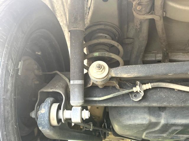 お車を安心してお乗りいただく為には、足回りの定期点検が欠かせません。サービスサポート（有償保証）では無料点検もご提供しており、安心のカーライフをお過ごしいただけるサポート体制が整っています。