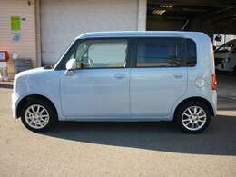 全車当社認証工場にて整備してからのお渡しとなります。オイルは無条件で交換、その他交換部品が出た場合もお客様の負担はありません。購入後も安心してお乗りいただるよう、しっかりと整備してから納車となります。