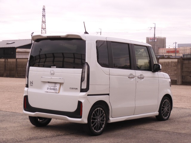 渋滞追従機能付ACC（アダプティブクルーズコントロール）は、先行車との車間距離を測定して適切な加減速を行い、運転者がアクセルやブレーキ操作せずに走行、停車できるよう支援するシステムです。