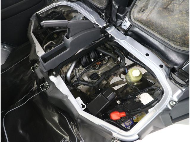 エンジンルームの汚れもキレイにクリーニング！エンジンルームがキレイですと、不具合等の発見もしやすく、コンディションのチェックや維持の面でとってもプラスです。