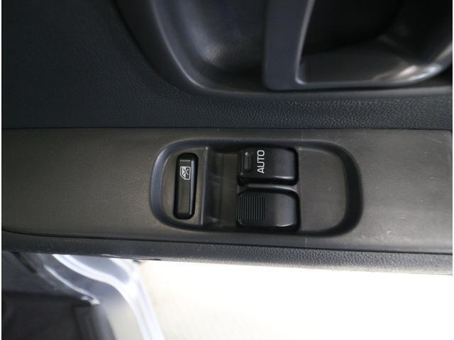 ■運転席ドアの操作しやすい位置にスイッチがついておりますので、ストレスなく自分のフィットする位置にセッティング頂けます。