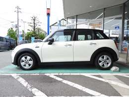 純正ナビ☆Bカメラ☆前後ドラレコ☆ETC☆キーフリー☆LEDライト☆ブレサポ☆BTオーディオ☆走行少ない☆人気カラーです☆