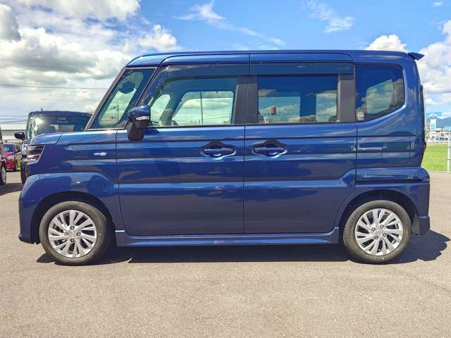 新車と同様の保証（有料）がつけられます。また各地域の店舗に最新の大型整備工場とプロメカニックが常駐しておりアフターメンテナンスもお任せください。