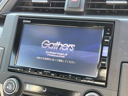 【純正ナビ】人気の純正ナビを装備しております。ナビの使いやすさはもちろん、オーディオ機能も充実！キャンプや旅行はもちろん、通勤や買い物など普段のドライブも楽しくなるはず♪