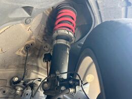 【RS★R車高調】車高が低くなり、スタイリッシュな見た目となっております。車両の重心が下がる事で、走行時の安定性も向上します♪