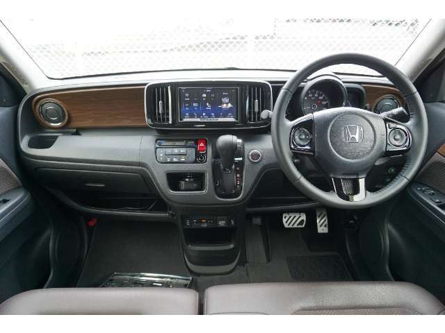 ブラウンの色調でコーディネイト。