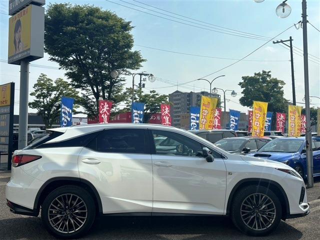 100台の大型展示場！展示場にないお車も全国よりお探しいたします！