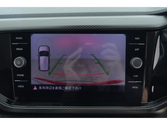 リヤビューカメラ：車両後方の映像を映し出します。画面にはガイドラインが表示され、車庫入れや縦列駐車を容易にしてくれます
