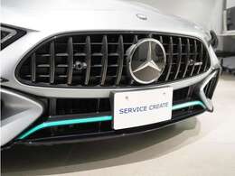 メルセデスAMG専用となる縦ルーバーの「パナメリカーナグリル」を装備しています。