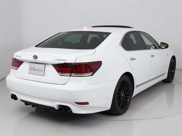 4本出しマフラー装着！！スポーティーさを演出いたします！