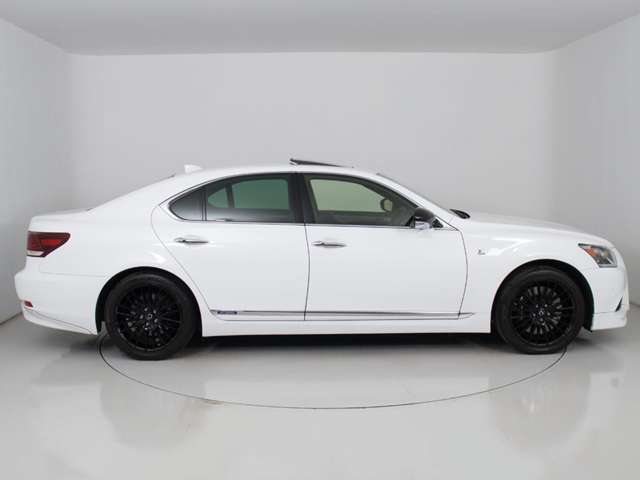 ★純正のボディーラインを残しながらもスポーティーな印象を与えてくれます！