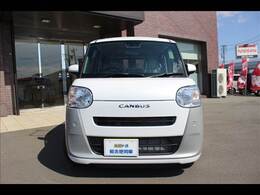 広い展示場には目移りしちゃうくらい軽・届出済未使用車が展示されてます