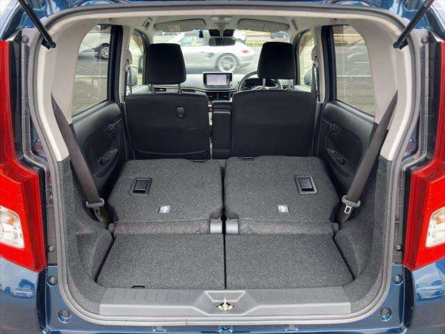 後部座席倒せますので大きな荷物も楽々積むことができます！！