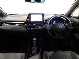 【メーター廻り】シンプルで飽きないデザイン、運転中も視界の邪魔にならない構造になっているので運転に支障もありません♪