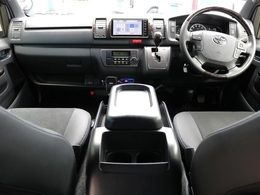 令和5年式　ハイエースV　スーパーGL　特別仕様車「ダークプライムII」　2000cc　ガソリン　2WD　スライドドア小窓付き　走行20,400km