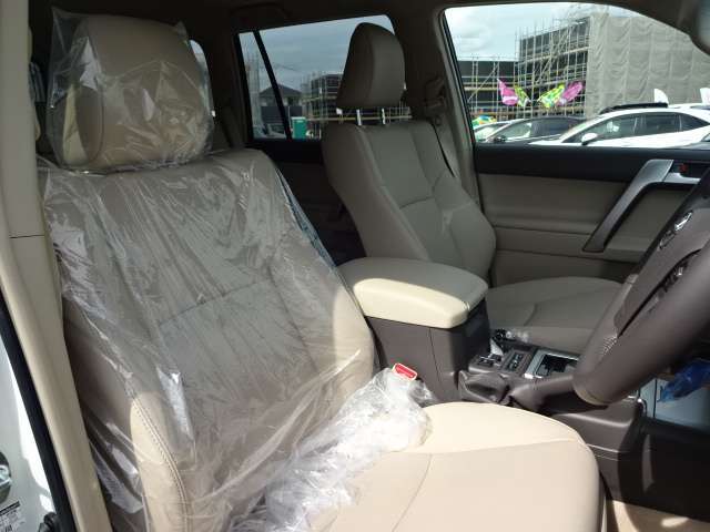 しっかりとした座り心地のシートで運転時の負担も少なくしてくれます☆☆