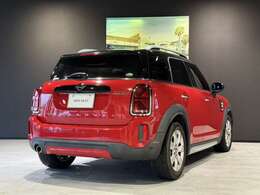 SUVらしいワイルドなデザイン！！もちろんMINIらしさはは忘れていません！