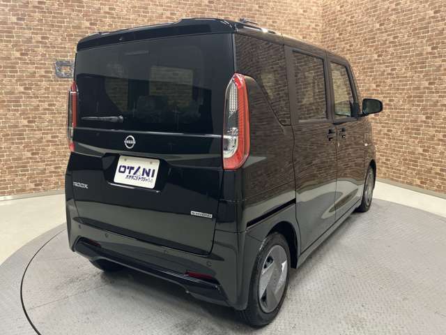 ■親切・丁寧な接客をお約束■　初めてお車のご購入を検討されている方や、お車についてあまり詳しくない方にも分かりやすい接客を心掛けております。女性営業スタッフも在籍！購入に不安がある女性の方もぜひ♪