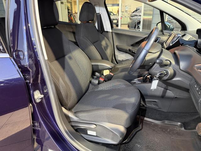 視認性の良いインパネ周り　シンプルで使い勝手も良いです。