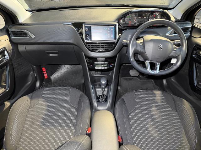 視認性の良いインパネ周り　シンプルで使い勝手も良いです。