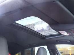 新車時オプションのサンルーフ付です