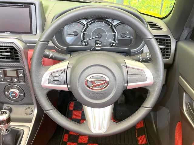 【ステアリングスイッチ】運転中、前方から目線をそらすことなく、オーディオ等の操作が可能な便利機能！安心＆快適なドライブを演出してくれます♪
